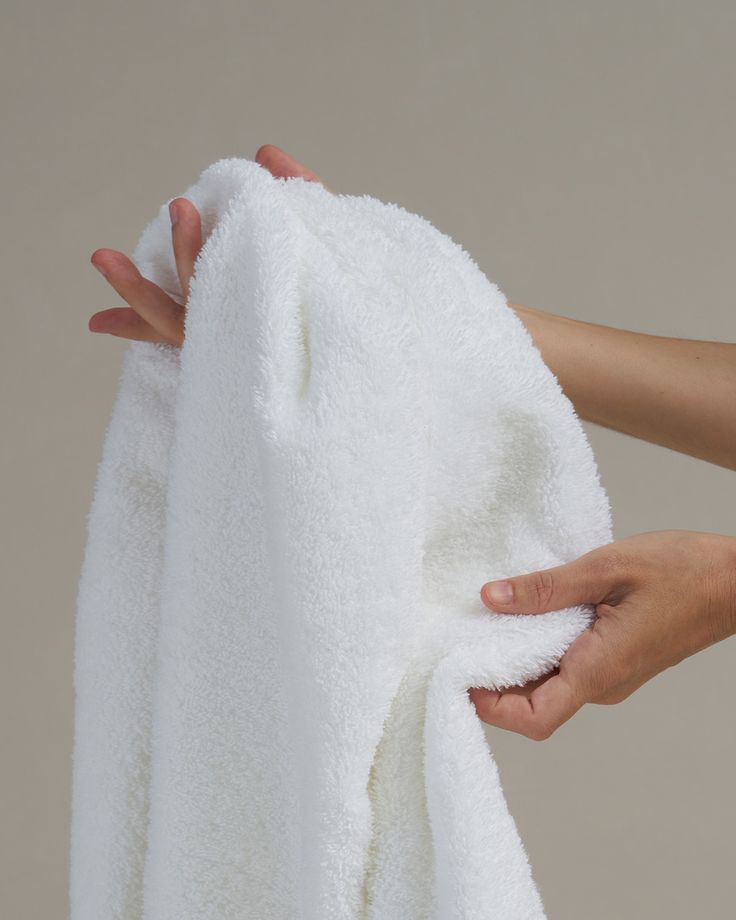 How to Choose the Perfect Bath Towel: GSM, Size & Material Explained