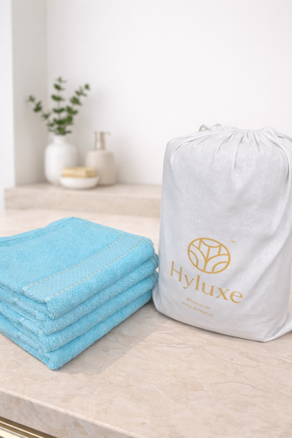 The Aura Hand Towel (Set of 4): Aqua Mist