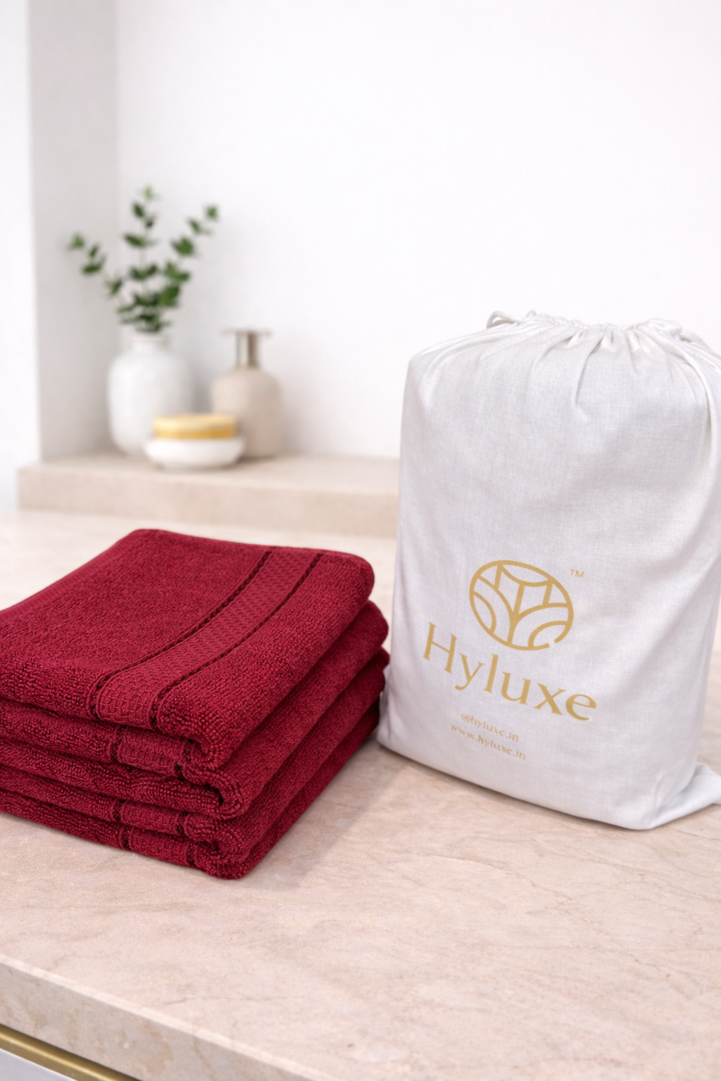 The Aura Hand Towel (Set of 4): Crimson Depth