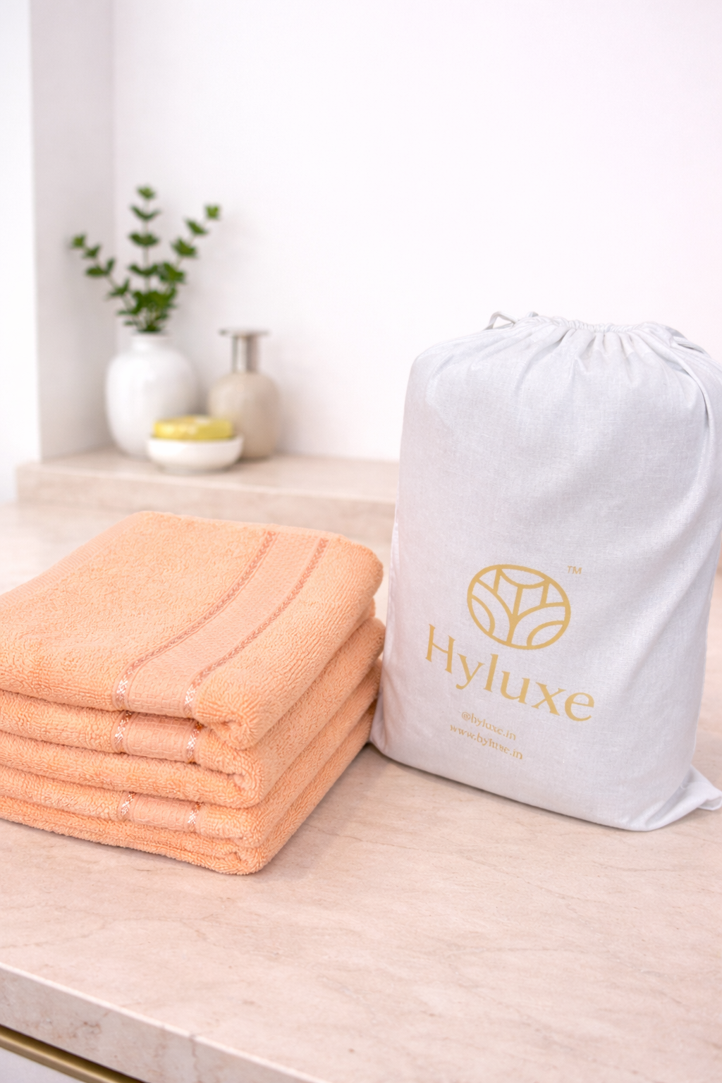 The Aura Hand Towel (Set of 4): Coral Bloom