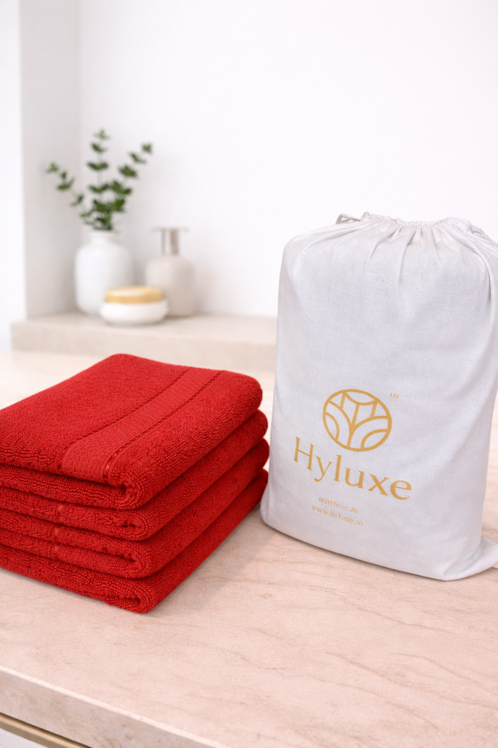 The Aura Hand Towel (Set of 4): Ruby Trace
