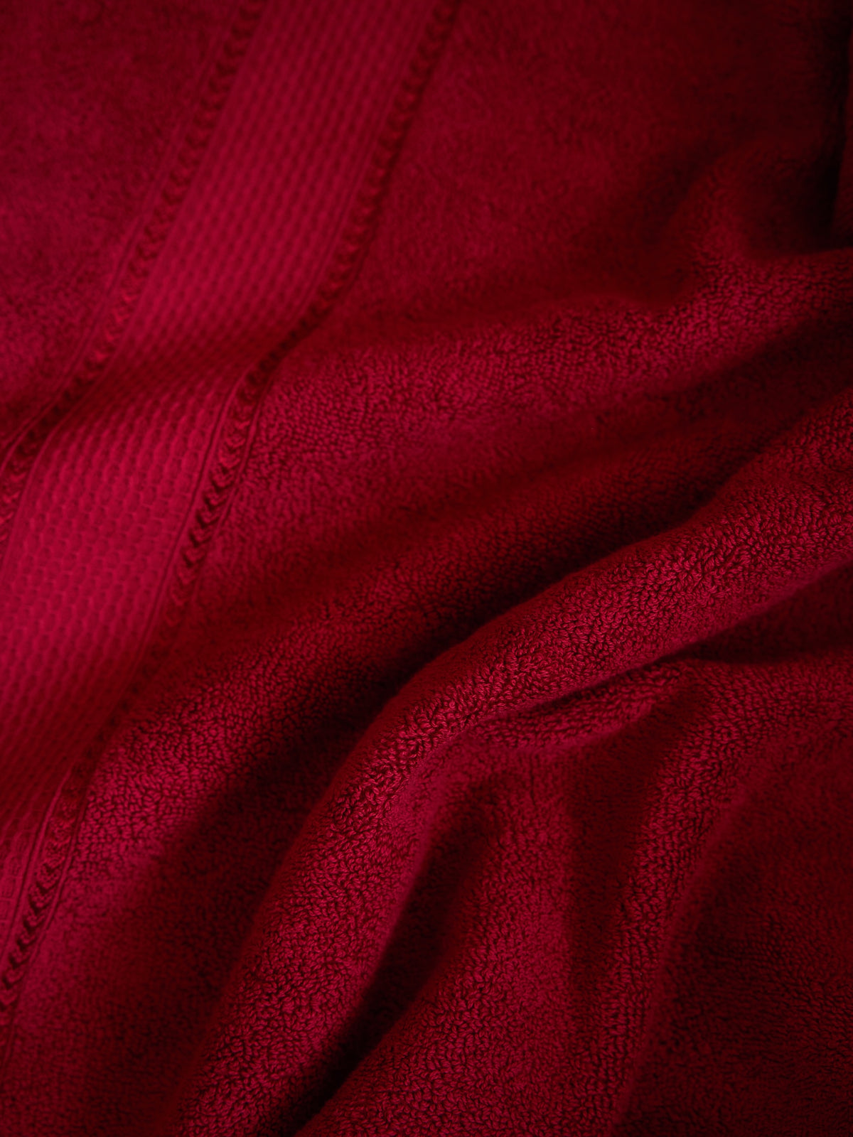 The Aura Hand Towel (Set of 4): Crimson Depth